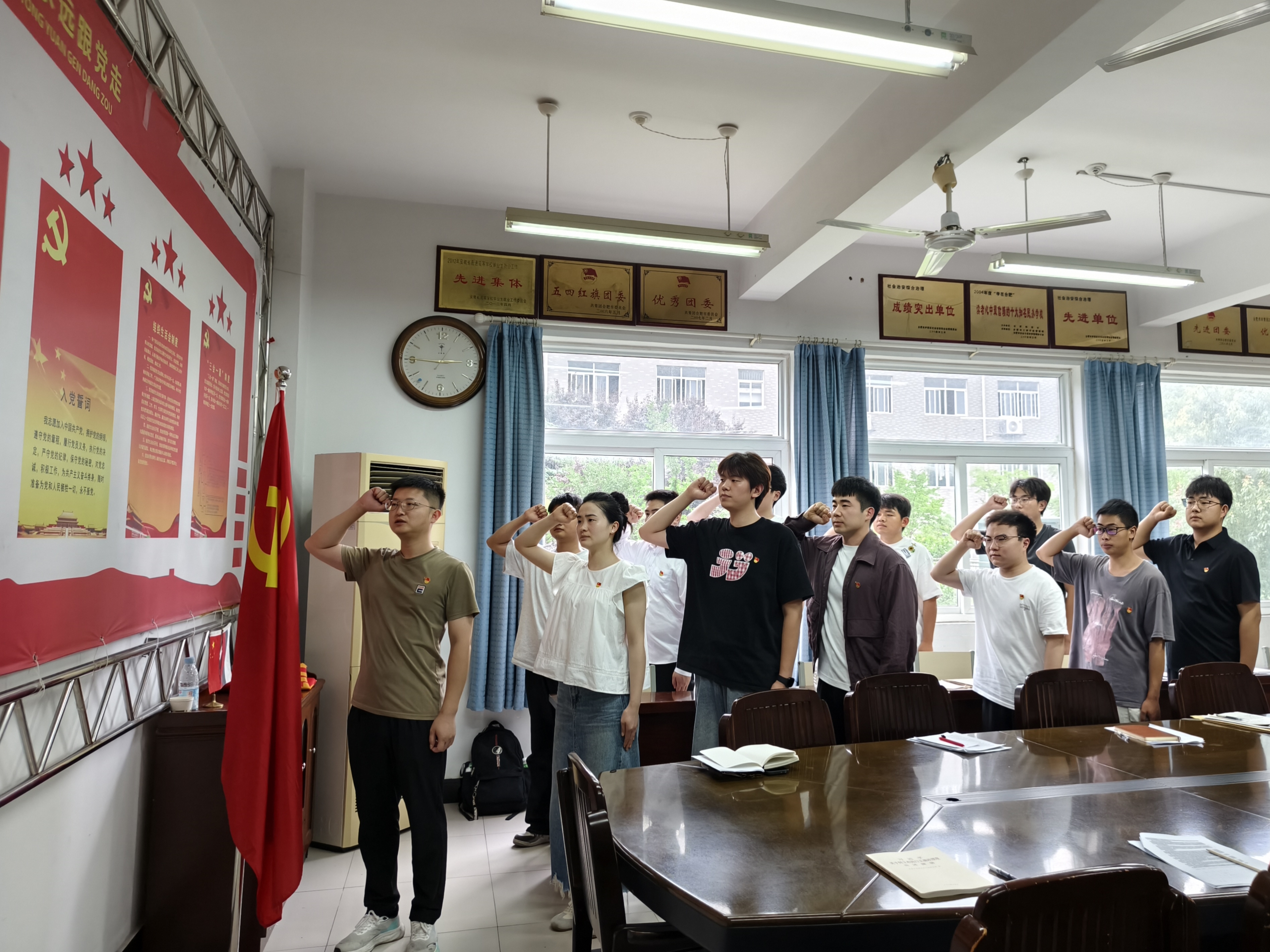 淬炼初心担使命 薪火赓续启新程——机电与汽车工程学院、信息工程学院党支部联合召开预备党员转正大会